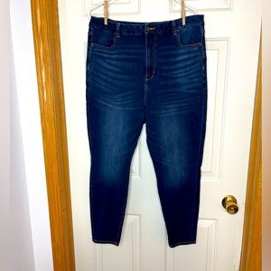 American Eagle Curvy Highest Rise Jenning 18-Short